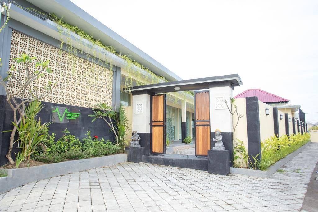V Canggu Dormitory Esterno foto